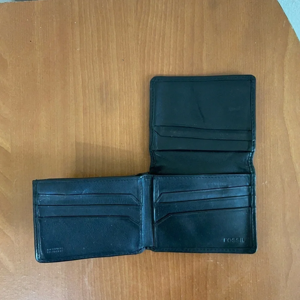 Fossil Ingram Black Leather Trifold Extra Capacity